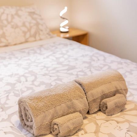 Back Garden Flat With Free On Street Parking And Fiber Wifi - 15 Mins To Ferry, Stadium, Cbd Wellington Extérieur photo