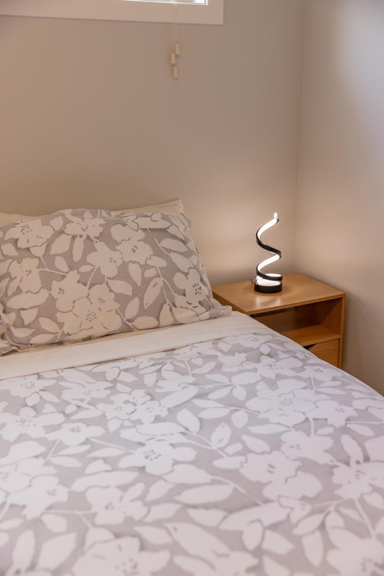 Back Garden Flat With Free On Street Parking And Fiber Wifi - 15 Mins To Ferry, Stadium, Cbd Wellington Extérieur photo